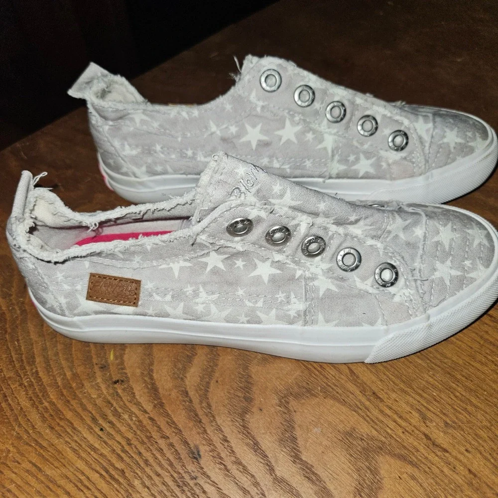 Blowfish Malibu Kids Play Star Print Grey Canvas Slip On Distressed Sneakers BK4